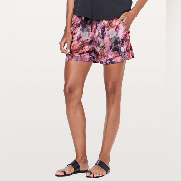 lululemon athletica Pants - Lululemon Spring Break Away Shorts *4-Way Stretch 3” | Size 6